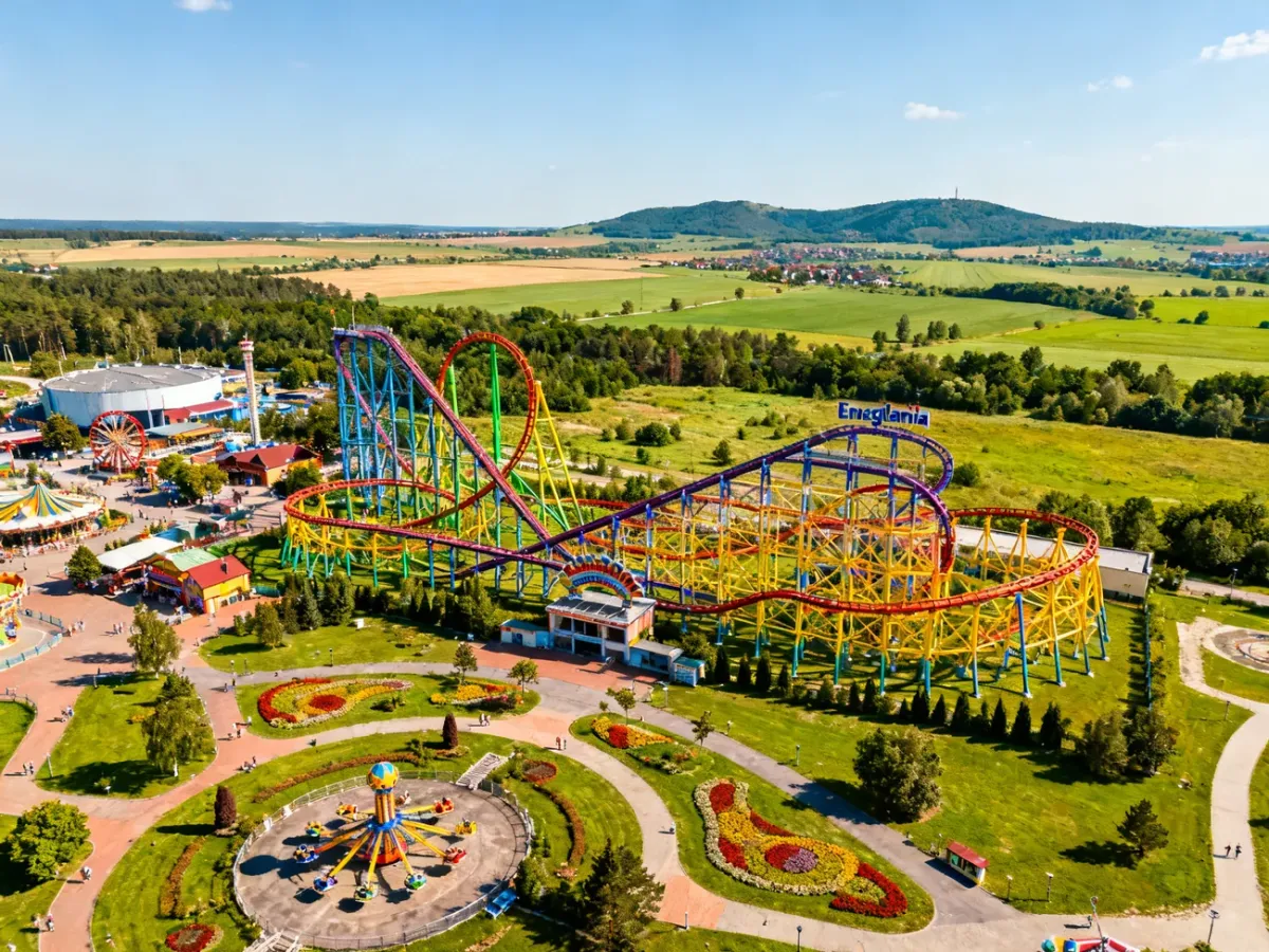 Widok z lotu ptaka na park rozrywki Energylandia w Zatorze