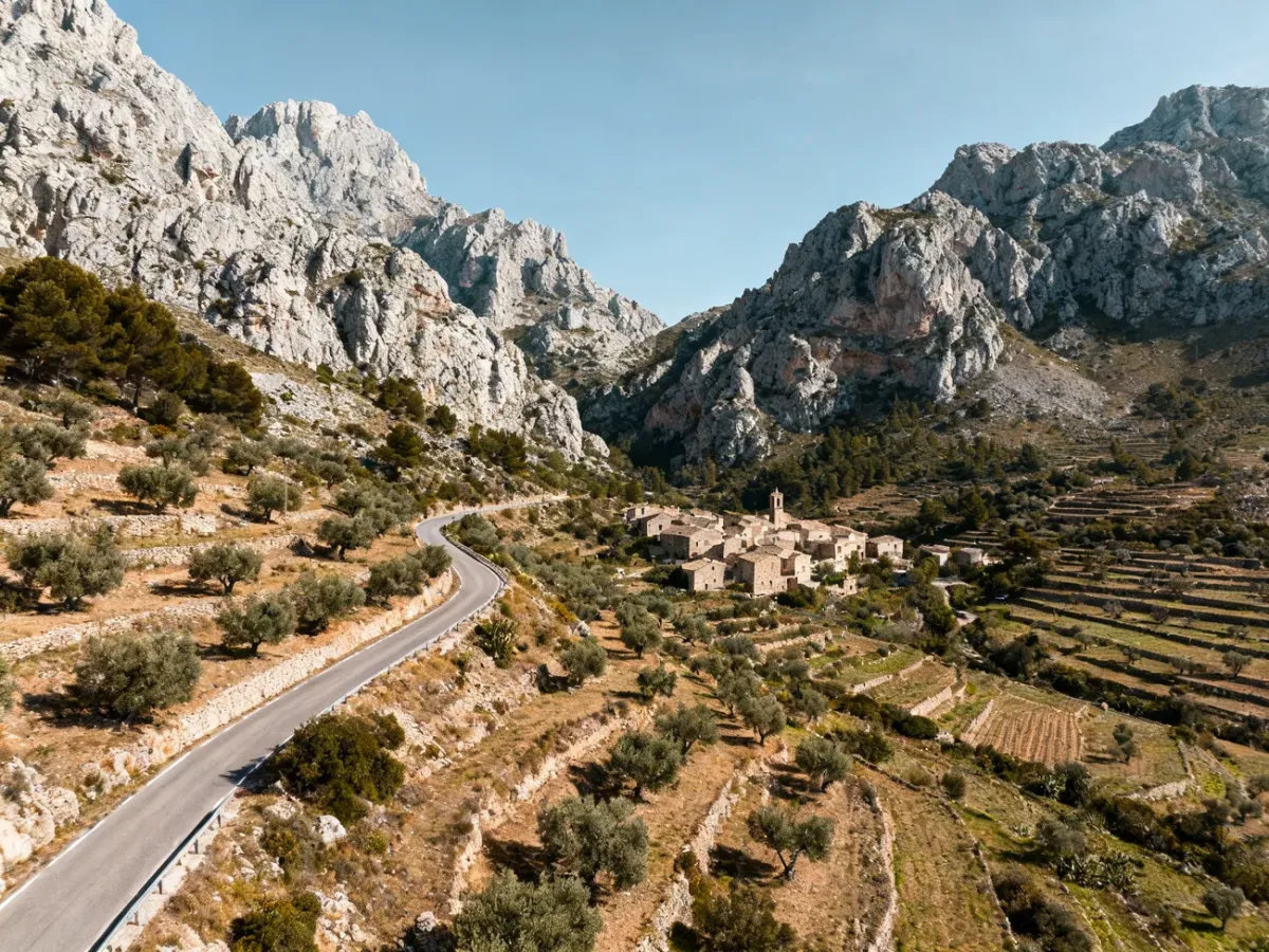 Kręta droga wśród gór Serra de Tramuntana